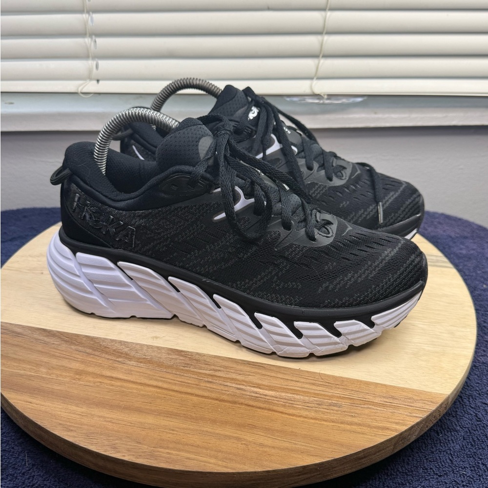 Hoka Gaviota 4 (Women’s 8)